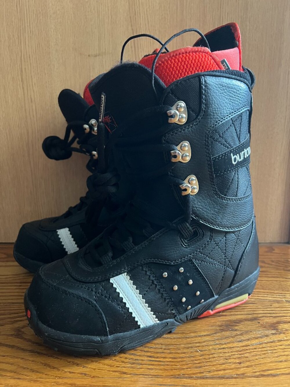 Burton Sapphire Snowboard boots Black Red Womens size 7.5